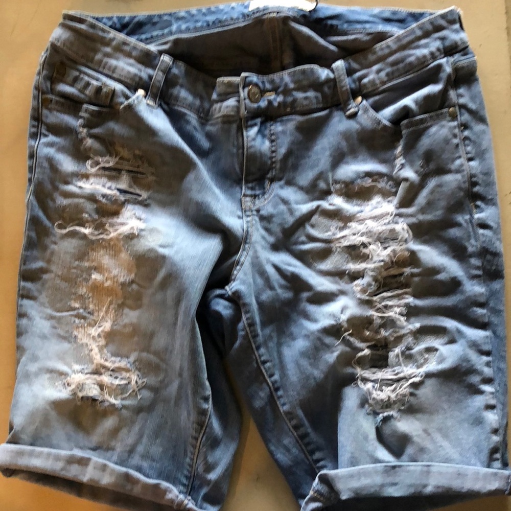 Torrid distressed shorts